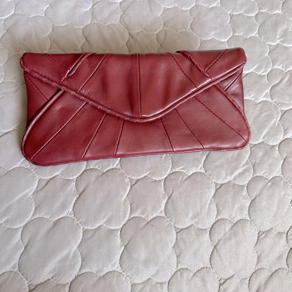 Etienne Aigner Clutch EUC 100% Leather